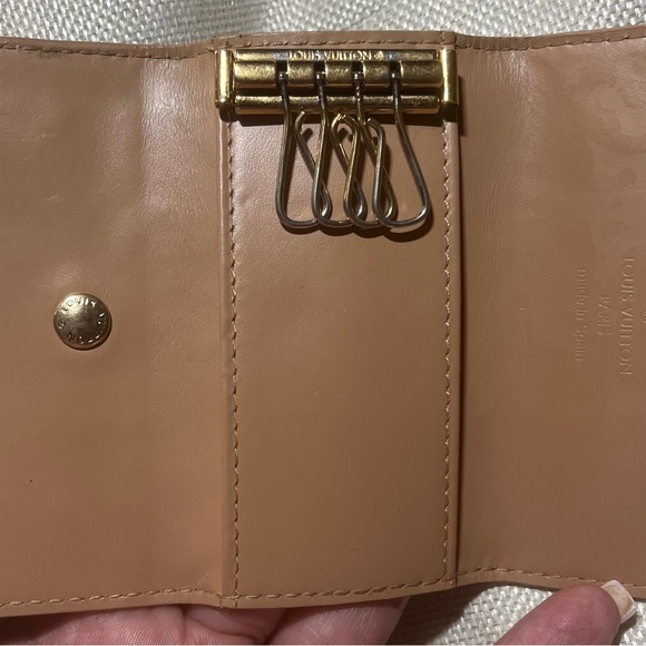 Louis Vuitton Monogram Vernis Multicles 4 ring key holder in beige / gold. - Picture 5 of 15